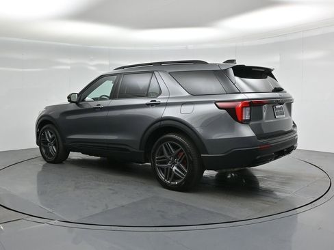 Used 2025 Ford Explorer ST-Line w/ ST-Line Street Pack AWD/4WD image 7
