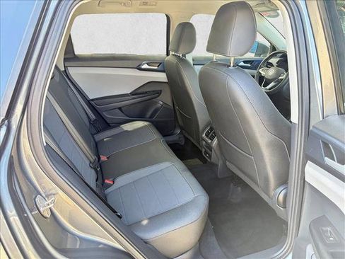 Used 2024 Volkswagen Taos SE w/ Panoramic Sunroof Package AWD/4WD image 16