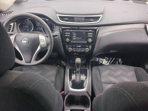 Used 2014 Nissan Rogue SV image 16