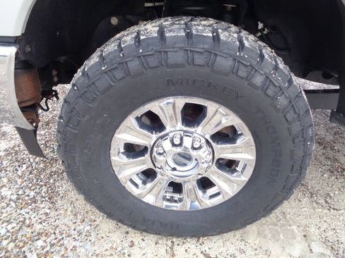 Used 2019 Ford F250 XLT w/ XLT Premium Package image 16