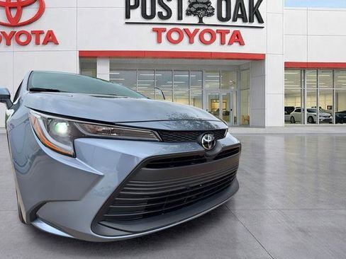Used 2026 Toyota Corolla LE FWD image 6