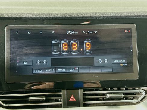 Used 2022 Kia Niro EX image 21