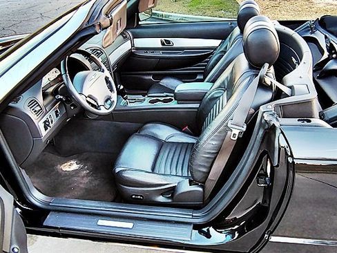 Used 2002 Ford Thunderbird Deluxe image 13