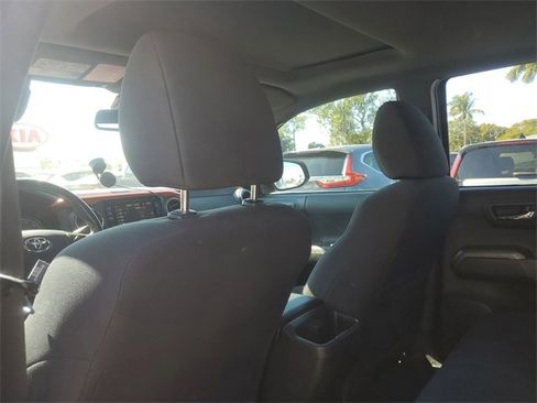 Used 2016 Toyota Tacoma TRD Sport image 11