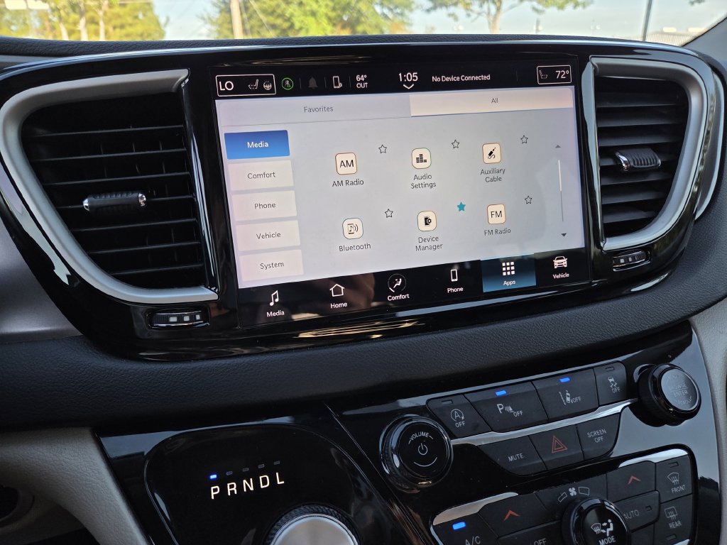 Used 2023 Chrysler Pacifica Touring-L FWD image 11