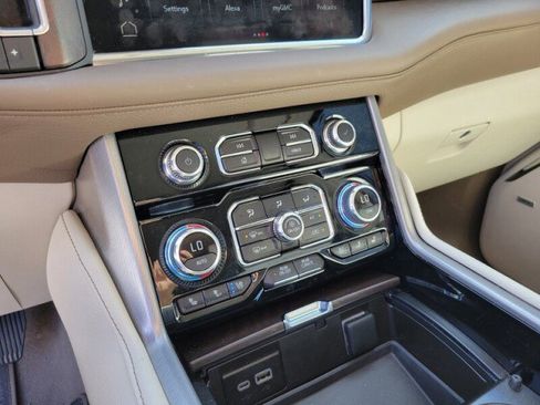 Used 2024 GMC Yukon Denali image 22