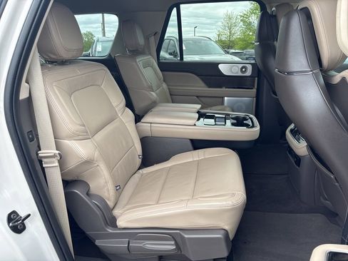 Used 2023 Lincoln Navigator L Reserve AWD/4WD image 32