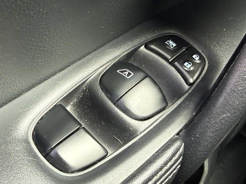 Used 2019 Nissan Rogue SL FWD image 23