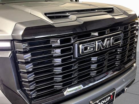 Certified 2024 GMC Sierra 2500 Denali Ultimate AWD/4WD image 29
