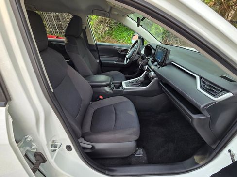 Used 2021 Toyota RAV4 LE AWD/4WD image 13