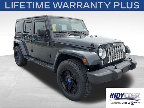 Used 2016 Jeep Wrangler Unlimited Sahara w/ Connectivity Group AWD/4WD image 3
