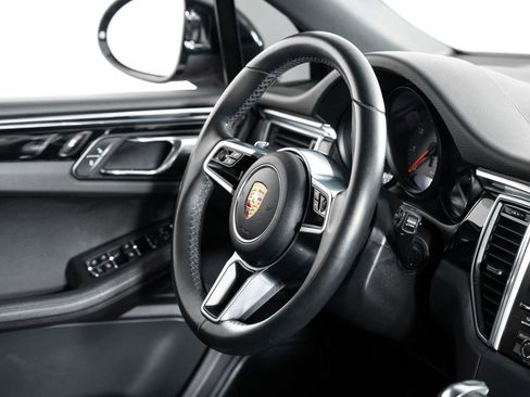Used 2016 Porsche Macan S image 25