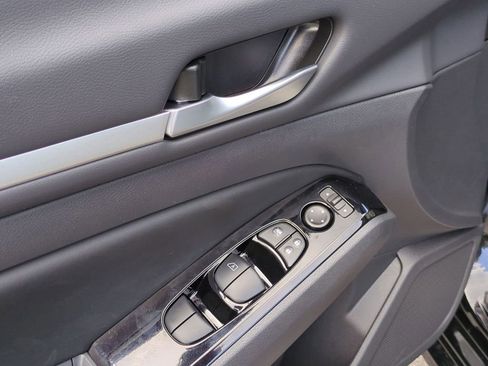 New 2025 Nissan Altima 2.5 SL image 11