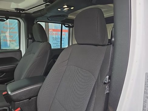 Used 2023 Jeep Wrangler Unlimited AWD/4WD image 37