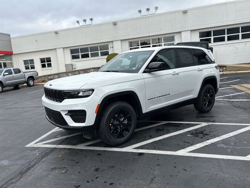 New 2025 Jeep Grand Cherokee 4WD image 6