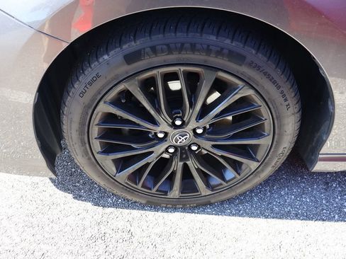 Used 2019 Toyota Camry SE image 4