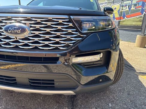 Used 2022 Ford Explorer Platinum w/ Equipment Group 601A AWD/4WD image 3