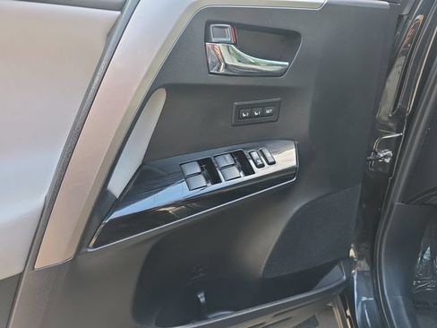Used 2018 Toyota RAV4 Limited AWD/4WD image 10