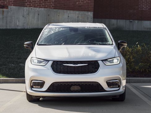 Used 2024 Chrysler Pacifica Touring-L image 30