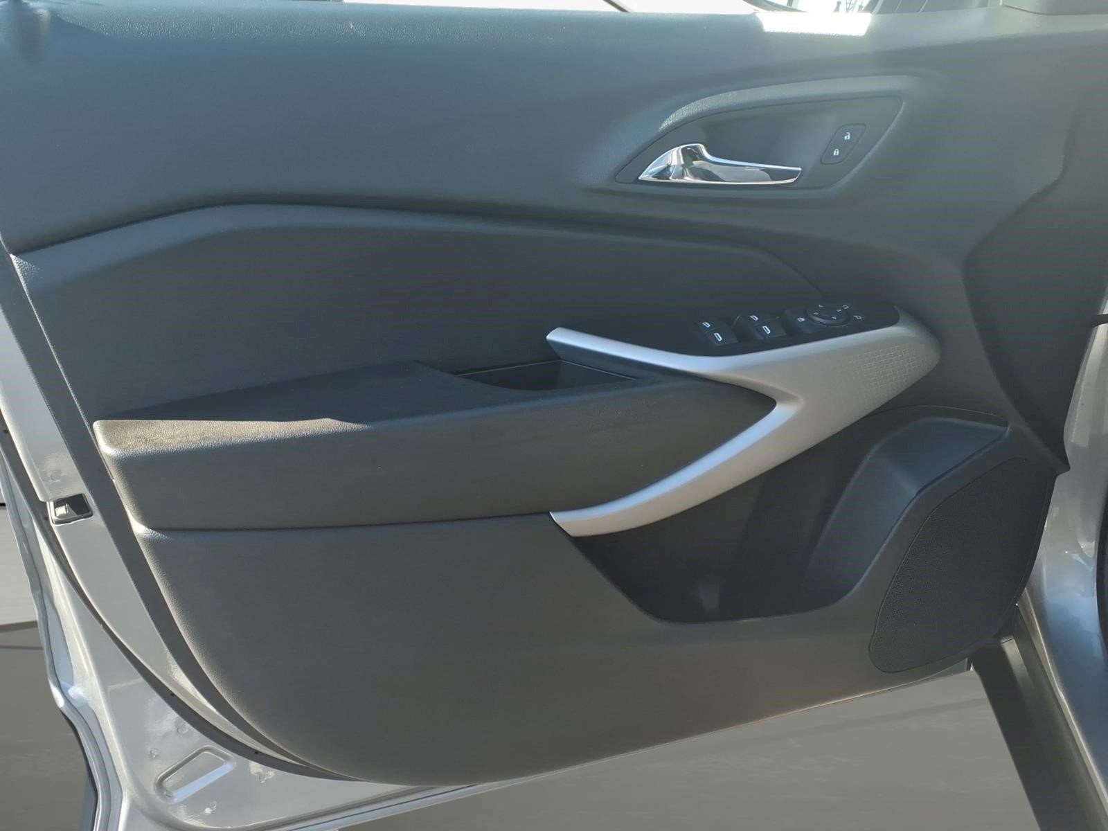 Used 2024 Chevrolet Trax LS w/ LS Convenience Package FWD image 8