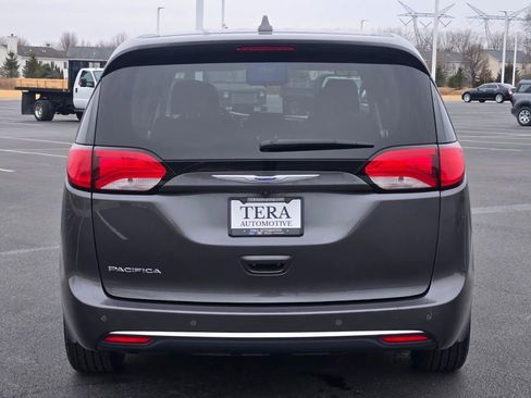 Used 2018 Chrysler Pacifica Touring Plus w/ Tire & Wheel Group image 12