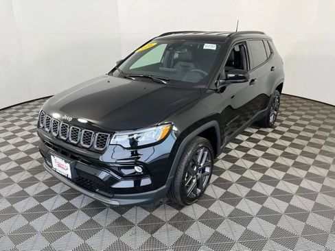 Used 2026 Jeep Compass Limited image 3