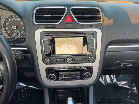 Used 2012 Volkswagen Eos Lux image 35