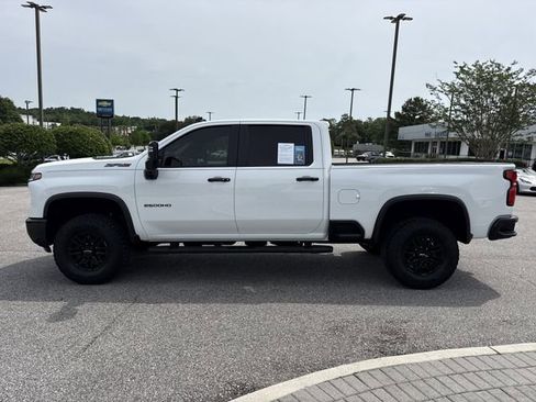 Used 2024 Chevrolet Silverado 2500 ZR2 w/ Technology Package AWD/4WD image 6