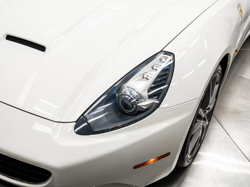 Used 2014 Ferrari California image 29