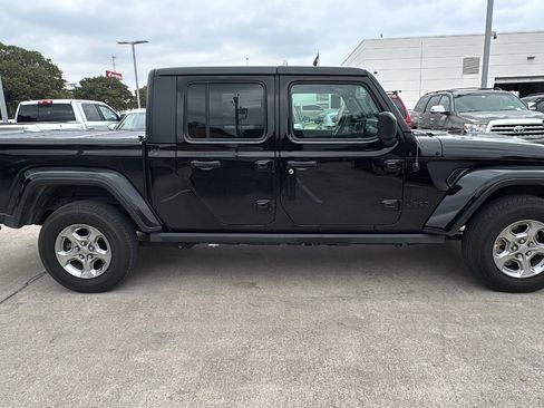 Used 2021 Jeep Gladiator Sport image 8