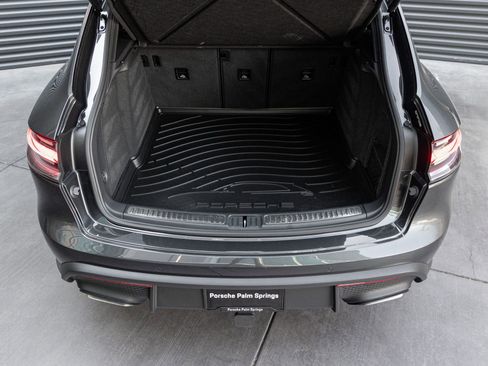 Certified 2025 Porsche Macan AWD/4WD image 28