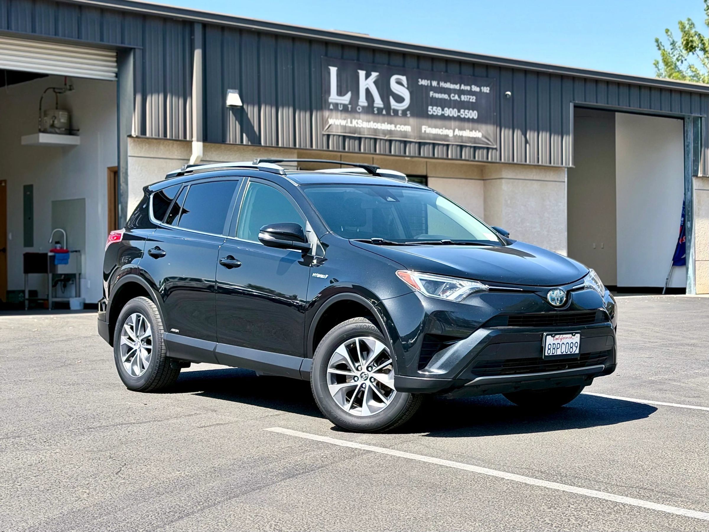 Used 2018 Toyota RAV4 LE Plus AWD/4WD image 1
