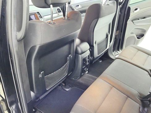 Used 2018 Jeep Grand Cherokee Laredo AWD/4WD image 16
