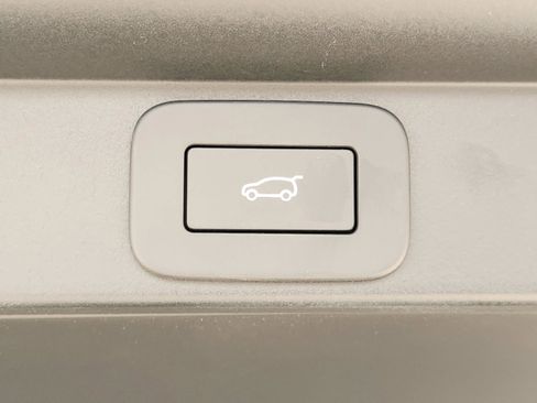 New 2026 Land Rover Range Rover Long Wheelbase SE image 35