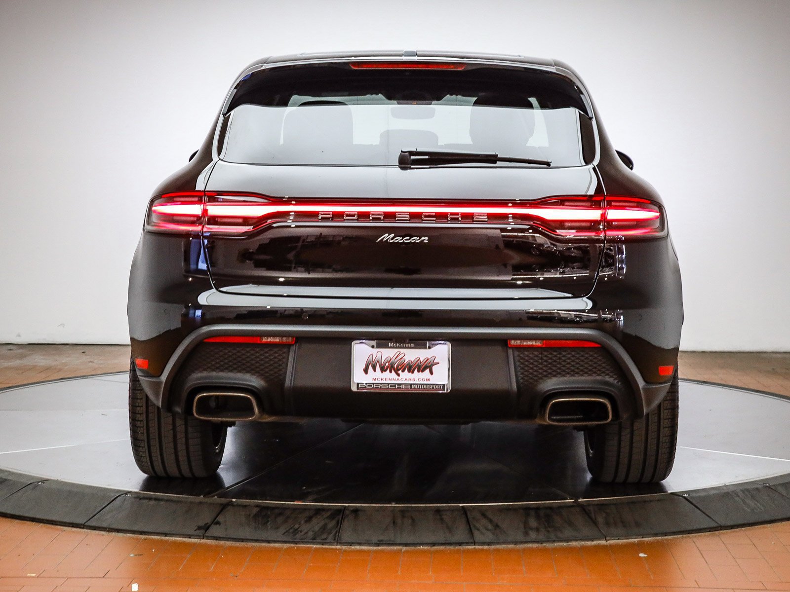 Certified 2025 Porsche Macan AWD/4WD image 7
