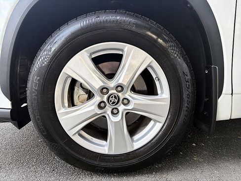 Used 2023 Toyota Highlander L image 8