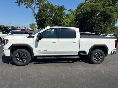 Used 2022 GMC Sierra 2500 AT4 w/ AT4 Preferred Package AWD/4WD image 3
