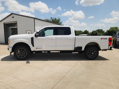 Used 2023 Ford F250 Lariat w/ Sport Appearance Package AWD/4WD image 4