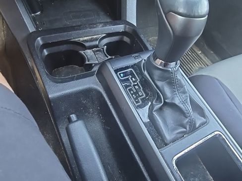 Used 2018 Toyota Tacoma TRD Sport AWD/4WD image 16