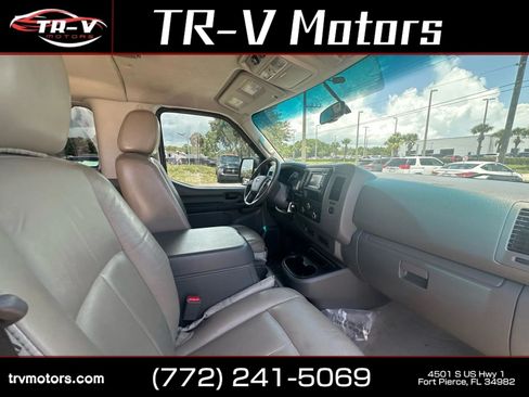 Used 2018 Nissan NV 3500 SL RWD image 17