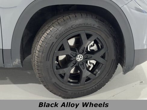 Used 2025 Volkswagen Atlas Peak Edition SE image 14