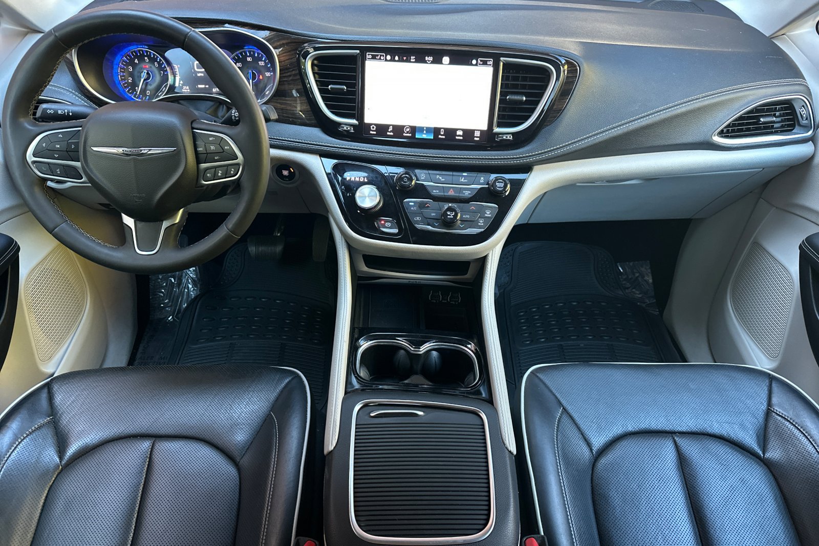 Used 2023 Chrysler Pacifica Limited FWD image 17