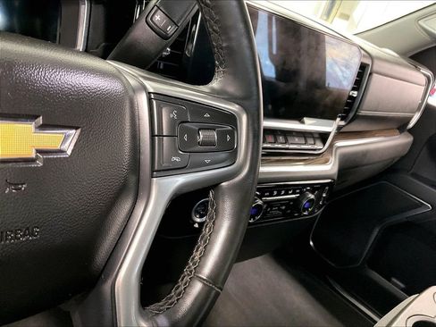 Used 2023 Chevrolet Silverado 1500 LT AWD/4WD image 23