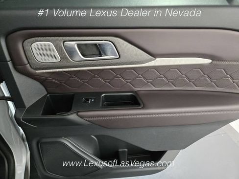 Used 2025 Ford Explorer Platinum w/ LUX Leather Package AWD/4WD image 23