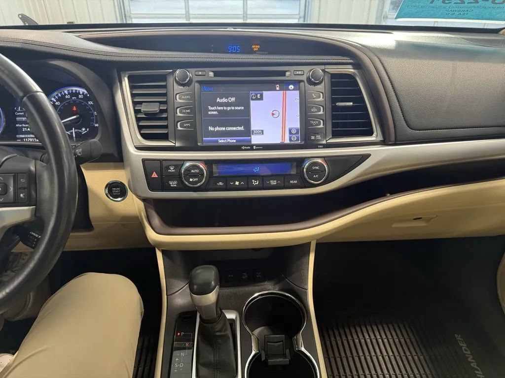 Used 2015 Toyota Highlander XLE AWD/4WD image 19