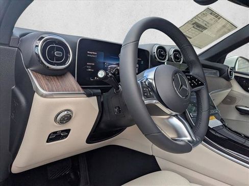 Used 2026 Mercedes-Benz GLC 300 image 7