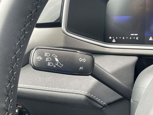 New 2026 Volkswagen Taos SE FWD image 24