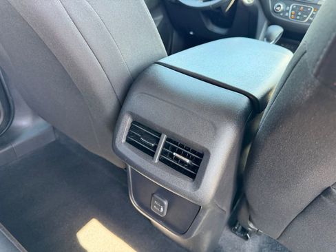 Used 2024 Chevrolet Equinox LT FWD image 18