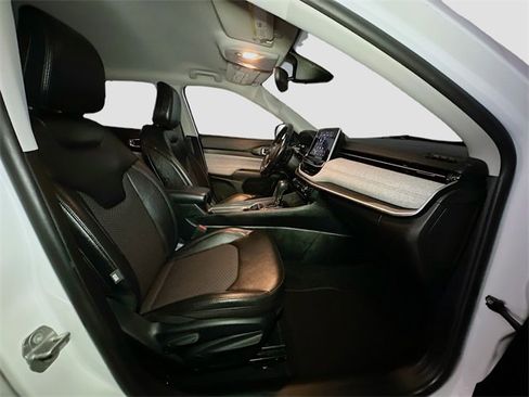 Certified 2022 Jeep Compass Latitude w/ Convenience Group image 35