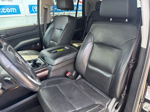 Used 2017 GMC Yukon SLT w/ Premium Edition AWD/4WD image 32